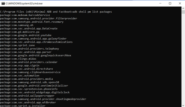 Captură de ecran cu rularea comenzii adb shell pm list packages.