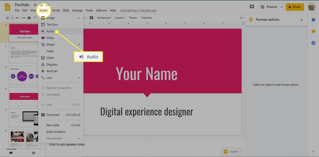 A opção Áudio no menu Inserir no Apresentações Google