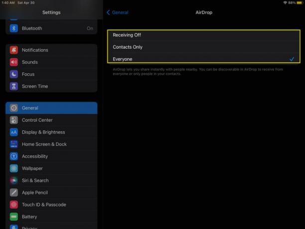 خيارات AirDrop في تطبيق إعدادات iPad