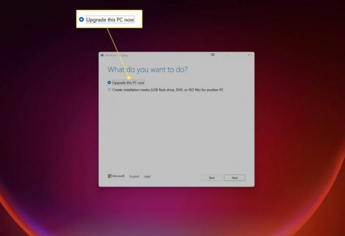 Oppgraderingsalternativer for Windows 10 ominstallering med Upgrade This PC Now uthevet