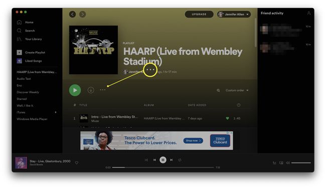 Spotify med en spellista öppen och tre punkter markerade