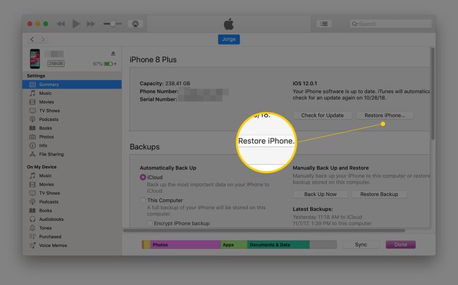 Atjaunot iPhone pogu iTunes operētājsistēmai MacOS