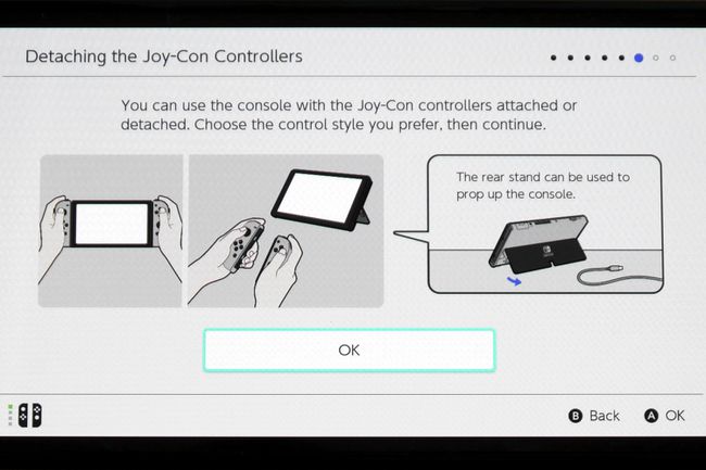 두 번째 Nintendo Switch OLED는 Joy-Con Controllers 화면을 분리하도록 설정했습니다.