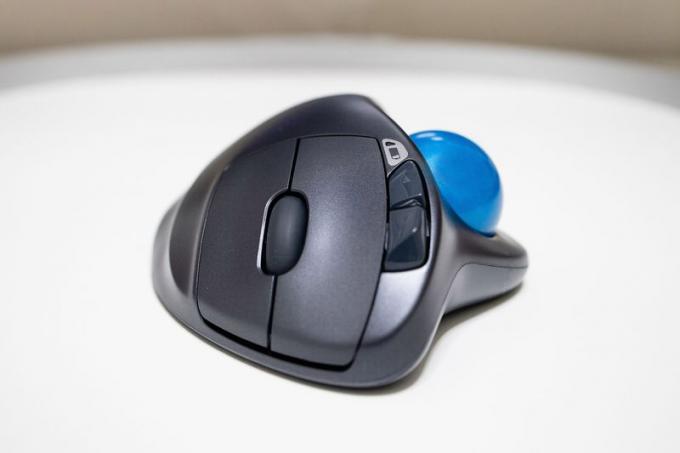 Mouse Trackball Nirkabel Logitech M570