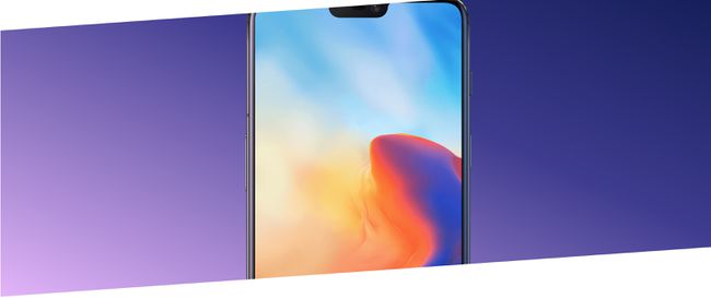 Lilla taustal värvilise ekraaniga nutitelefon OnePlus 6