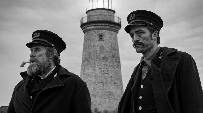 Willem Dafoe och Robert Pattinson i " The Lighthouse"