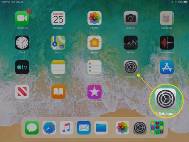 رمز تطبيق الإعدادات على الشاشة الرئيسية لجهاز iPad