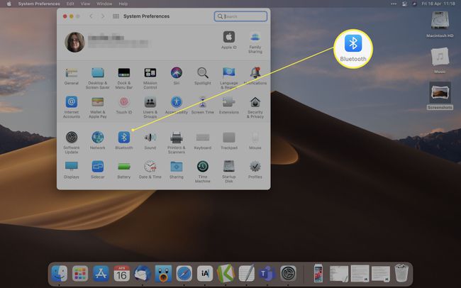MacOS s Bluetooth opcijama istaknutim u Postavkama sustava