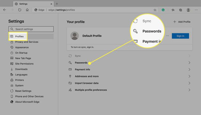 Les paramètres Edge avec l'en-tête Profils et l'option Mots de passe mis en surbrillance