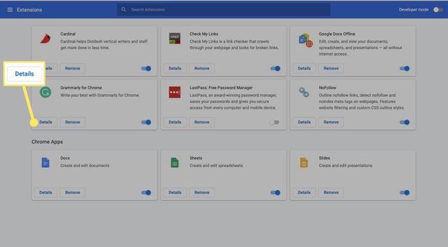 Para obtener más información sobre una extensión, seleccione Detalles.