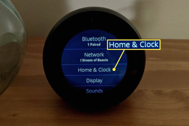 Kodu ja Kell on Echo Spoti kella sihverplaadi seadetes esile tõstetud