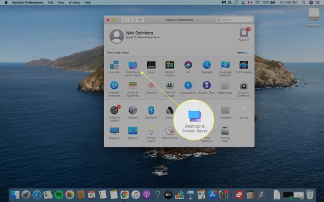 Mac სისტემის პრეფერენციები მონიშნულით " Desktop and Screensaver".