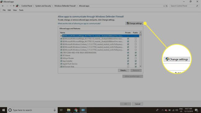 Windows Defender ar iezīmētu pogu Mainīt iestatījumus