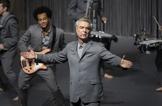 David Byrne แสดงใน 'David Byrne's American Utopia'