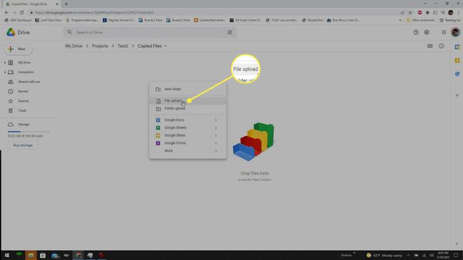 การเลือกการอัปโหลดไฟล์ในโฟลเดอร์ Google Drive