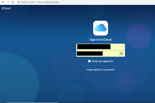 Una captura de pantalla del proceso de inicio de sesión de iCloud en el navegador Google Chrome