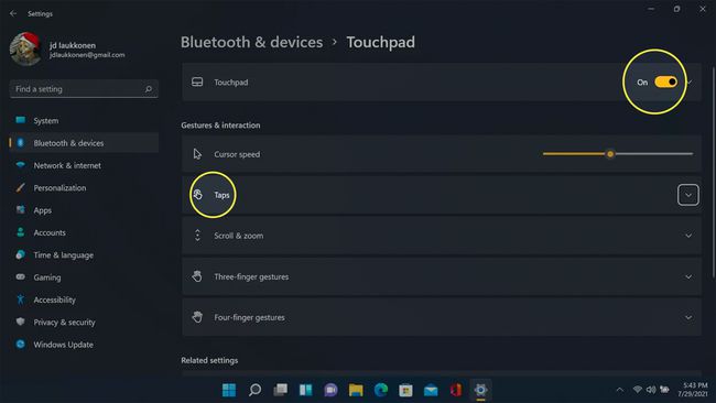 Comutatorul Touchpad și Taps sunt evidențiate în Setările touchpadului Windows 11.