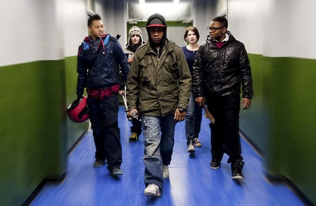 Jodie Whittaker, Franz Drameh, Alex Esmail, Leeon Jones och John Boyega i " Attack the Block"