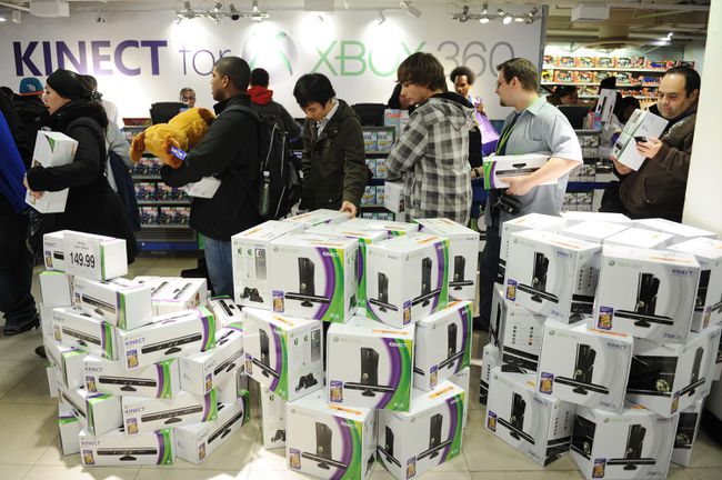Kinect til Xbox 360 lanceres på Times Square for at fejre Dance Central fra MTV GamesHarmonix med en særlig gæst Ne-Yo og Lady Sovereign