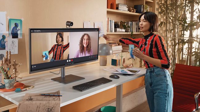 Creator met HP Envy 34-inch All-in-One desktop om te communiceren