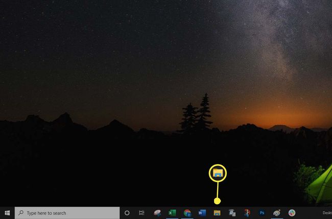 Windows 10 görev çubuğunda Dosya Gezgini'ni seçme.