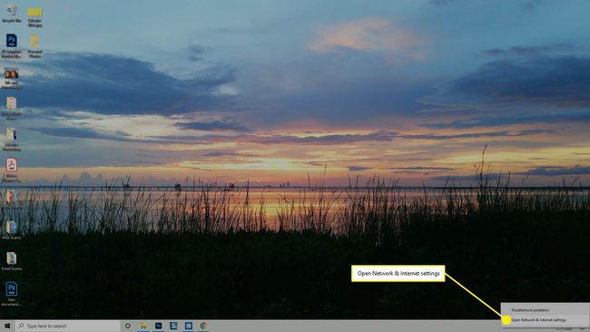 La opción Abrir configuración de red e Internet en Windows.