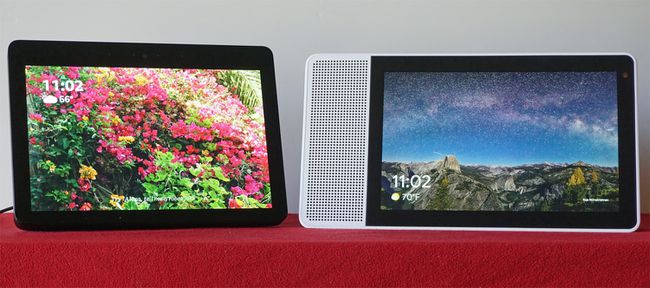 Amazon Echo Show a Lenovo Smart Display — Spořiče obrazovky