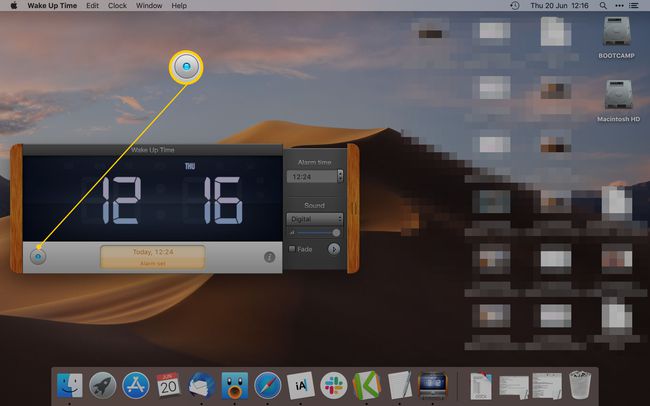 تطبيق Wake Up Time لنظام التشغيل Mac يعرض الزر الذي يجب الضغط عليه لضبط المنبه