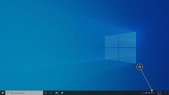 Windows 10'da Görev Çubuğundaki ağ bağlantısı yok simgesi.