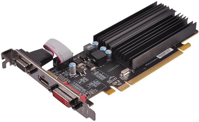 Foto de uma placa de vídeo PCI-Express de baixo perfil XFX AMD Radeon HD 5450 1GB GDDR3 VGADVIHDMI (ONXFX1PLS2)