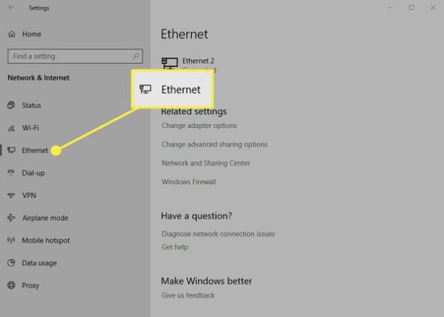 Una captura de pantalla de la configuración de red e Internet de Windows con el encabezado Ethernet resaltado