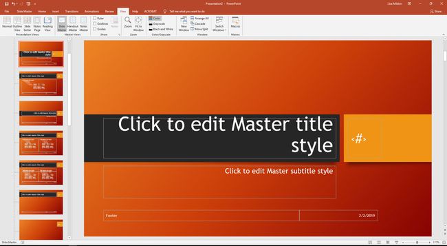 Slideshow PowerPoint menampilkan Slide Master.
