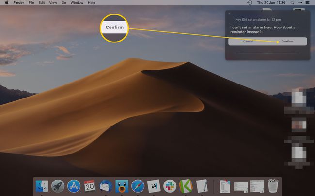 سطح مكتب Mac يؤكد التنبيه عبر Siri