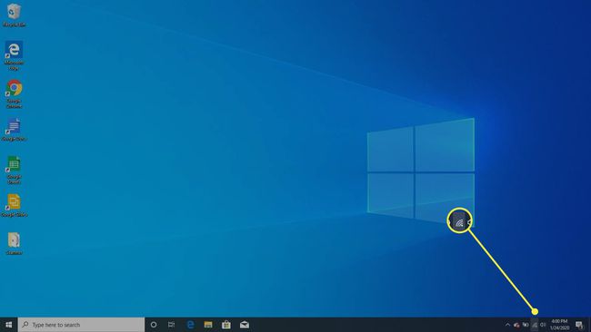 Seleccionar la configuración de red e Internet en la bandeja del sistema de Windows 10.