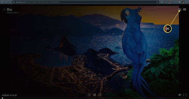 क्रोम में डिज्नी प्लस वीडियो विंडो के ऊपरी दाएं कोने में क्रोमकास्ट आइकन।