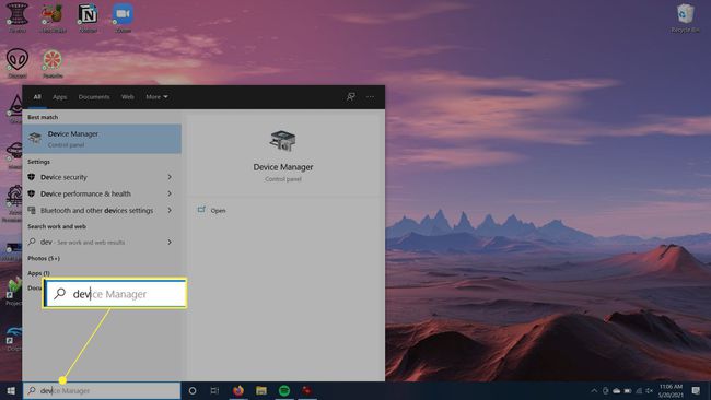 Căutare Windows cu managerul de dispozitive evidențiat