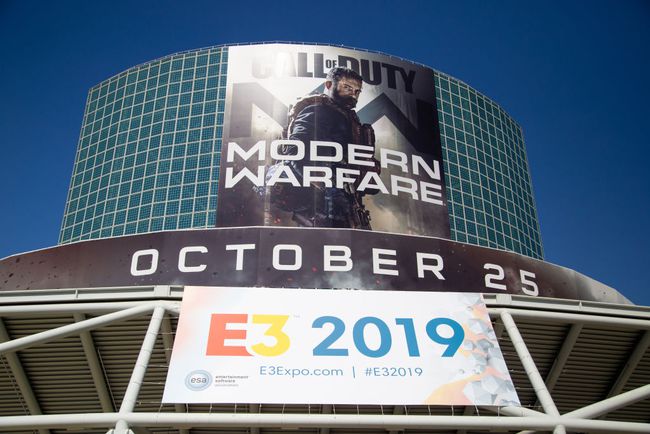 毎年恒例のE3イベントの正面玄関からのウェルカムサイネージは、カリフォルニア州ロサンゼルスで2019年6月12日にビデオゲーム業界の最新製品を紹介します