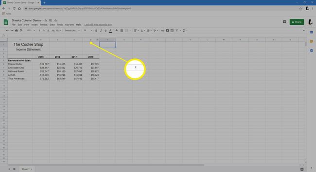 วางเมาส์เหนือคอลัมน์ E ในชีต