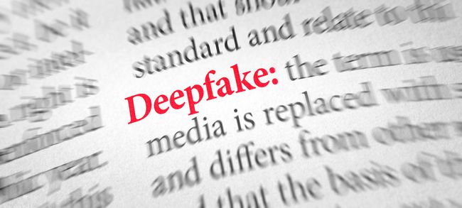 คำ Deepfake เป็นสีแดงเหมือนในพจนานุกรม