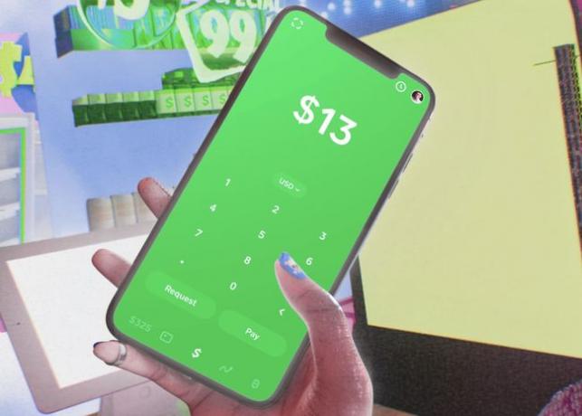 Kažkas naudojasi „Cash App“ savo išmaniajame telefone.