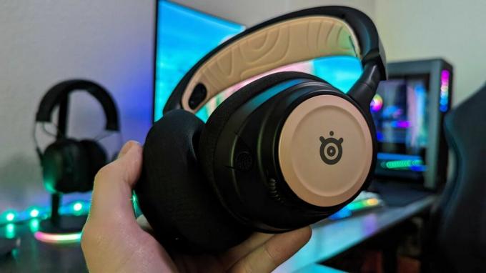 Kuva SteelSeries Arctis Nova 7X: stä.