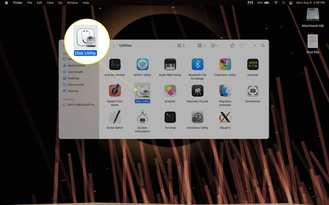 ディスクユーティリティが強調表示されたMacユーティリティフォルダ
