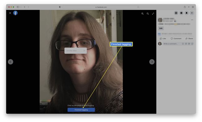 Zdjęcie z Facebooka z podświetloną funkcją Finished Tagging. 