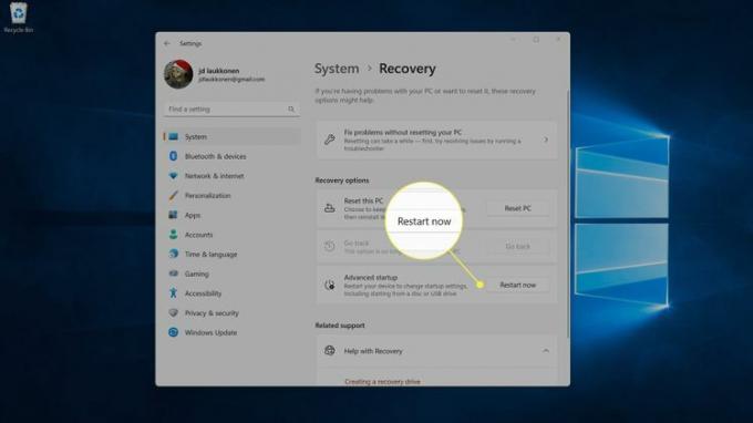 Start på nytt nå uthevet i Windows 11 gjenopprettingsinnstillinger.