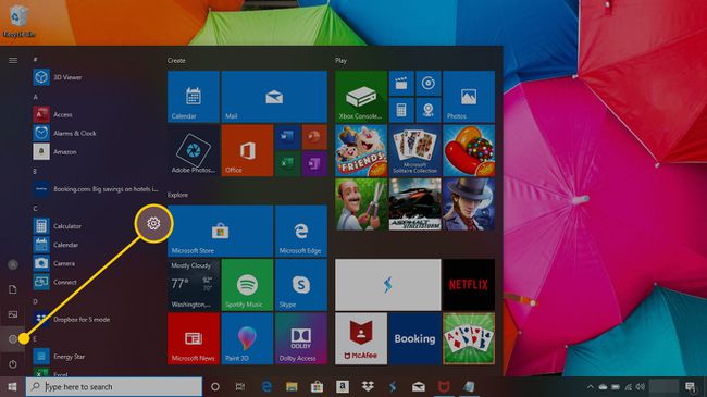 Windows 10'da Ayarlar düğmesi vurgulanmış şekilde Başlat menüsü
