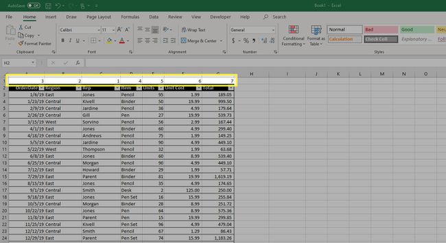 Eine neue Zeile in Excel, die verwendet wurde, um die bevorzugte Reihenfolge der Spalten zu nummerieren.