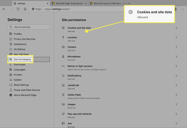 Paramètres Edge avec les options Autorisations du site et Cookies et Données de site en surbrillance