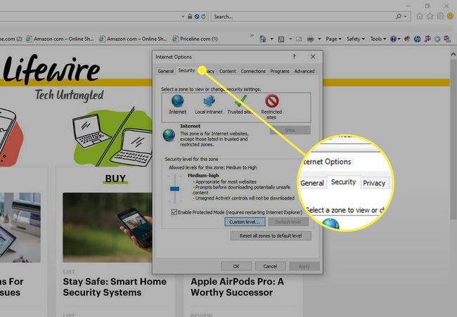 Opciones de Internet en IE con la pestaña Seguridad resaltada