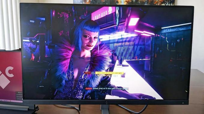 Monoprice Dark Matter 27-palčni monitor za igranje iger Cyberpunk 2077.