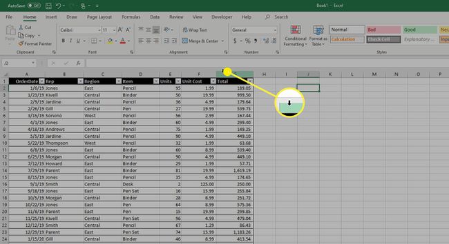 Der Pfeil, der eine Spaltenauswahl in Microsoft Excel angibt.